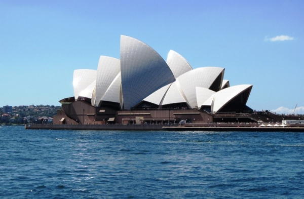 Sydney - Opera House view from land.jpg